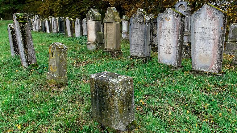 Der jüdische Friedhof von Schwanfeld ist ein bedeutendes Kultur- und Landschaftsdenkmal in der Region.