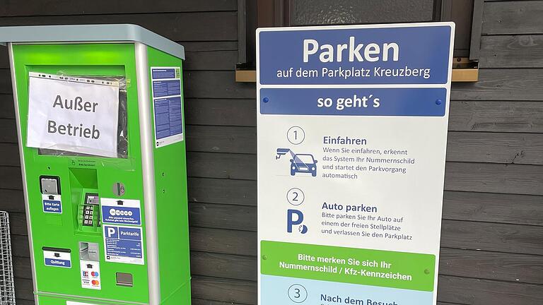 Das traditionelle Kassenhäuschen am Parkplatz des Kloster Kreuzbergs hat ausgedient. An die Stelle des Park-Wächters tritt jetzt Video-Überwachung mit Kennzeichen-Scan.