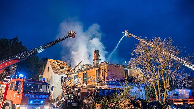 Explosion am Wohnhaus in Bayern       -  Das Haus ist explodiert - die Ursache noch unbekannt.