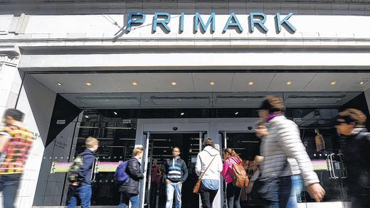 Primark-Store in London: Der Billiganbieter zieht Kaufkraft von inhabergeführten Boutiquen ab.