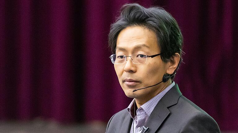 Der Würzburger Anwalt Chan-jo Jun empfiehlt Berechtigten, die Impfung notfalls einzuklagen. Der Würzburger Anwalt Chan-jo Jun empfiehlt Berechtigten, die Impfung notfalls einzuklagen.