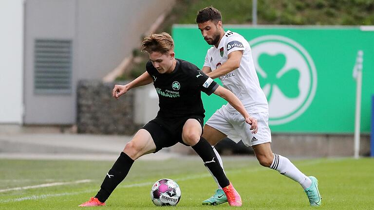 Devin Angleberger (links, SpVgg Greuther Fürth)