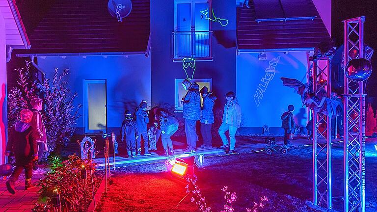 Gruselig: An Halloween verwandelt Oliver Hub mit Lichttechnik sein Wohnhaus in ein Geisterhaus. Gruselig: An Halloween verwandelt Oliver Hub mit Lichttechnik sein Wohnhaus in ein Geisterhaus.