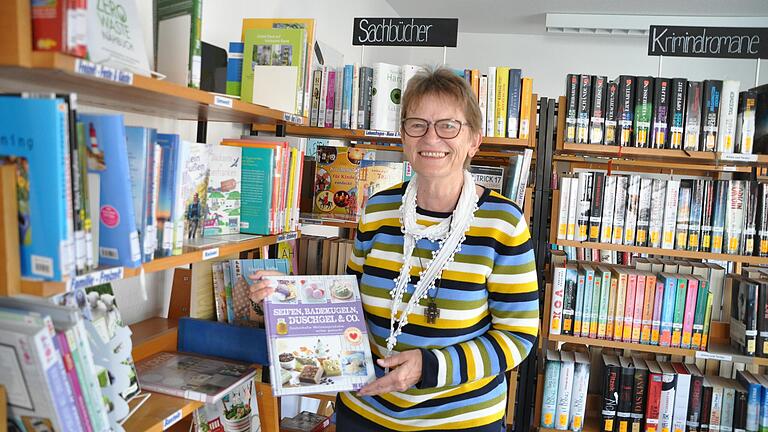 Mit viel Herzblut und großer Sachkenntnis leitet Waltraud Scheller seit 30 Jahren die katholische Bücherei in Hesselbach. Mit viel Herzblut und großer Sachkenntnis leitet Waltraud Scheller seit 30 Jahren die katholische Bücherei in Hesselbach.