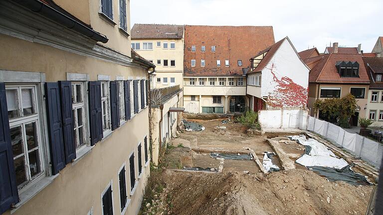 Die Planungen zum Kulturforum am Martin-Luther-Platz werden dann weitergeführt, wenn es die finanzielle Lage der Stadt erlaubt.