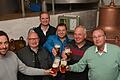 In der kleinen Brauerei Wolf in Rüdenhausen wird Bier noch nach alter Handwerkstradition gebraut und das meiste davon im eigenen Gasthof getrunken. Im Bild (von links) die Brauerei-Chefs Jacob Pritzl, Dietrich Oechsner, Peter Michael Himmel, Martin Rank, Karl Wolf und Karl-Heinz Pritzl.
