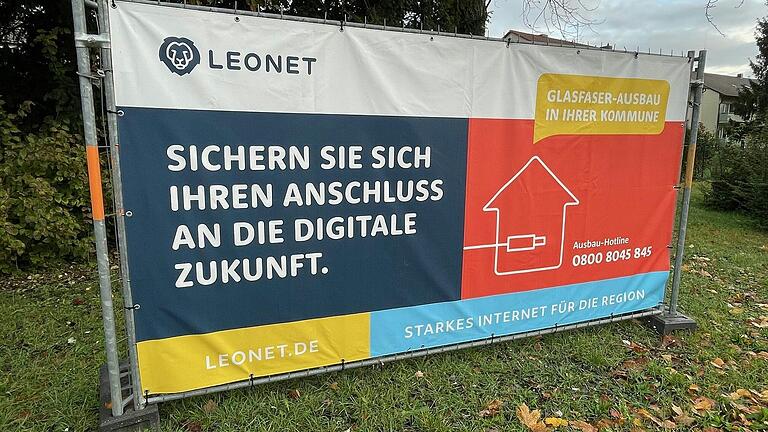 Die Firma Leonet ist nach eigenen Angaben mit den Detailplanungen für den Glasfaseranschluss in Teilen Bad Neustadts, in Niederlauer, Burglauer, Salz und Hohenroth beschäftigt.