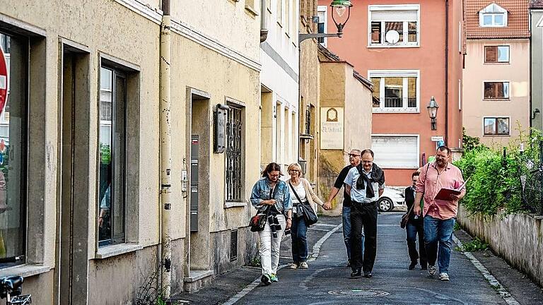 Einst Heimat von Häcker, Habenichtsen, Tagelöhnern und Kasernierten: Wolfgang Jung führt durch das Reurerviertel.