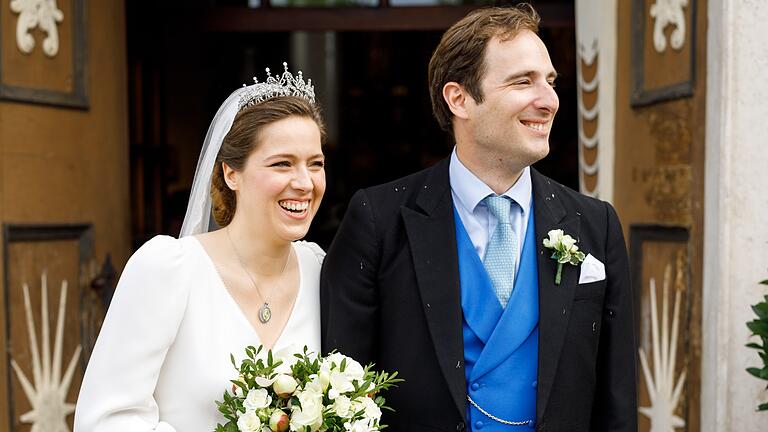 Nach der kirchlichen Hochzeit in Österreich am 15. Juni (im Bild) feiern Otto Fürst zu Castell-Rüdenhausen und seine Braut Sophia Mautner von Markhof nun die traditionelle 'Heimführung der Braut' mit ganz Rüdenhausen.