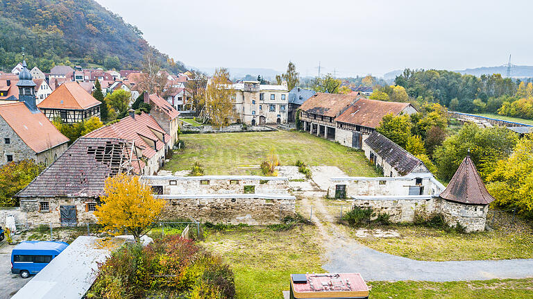 Eine Mischung aus Wohnen für Senioren, eventuell einem Kindergarten und einer Veranstaltungsbühne könnte sich Bürgermeister Martin Horn als eine Lösung für Schloss Ebelsbach nach einer Sanierung vorstellen.