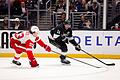 Los Angeles Kings - Detroit Red Wings       -  Hat im Herbst seinen ersten richtig großen Vertrag unterschrieben: Moritz Seider (links).