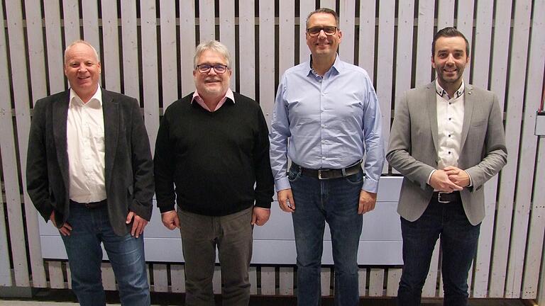 Bürgermeister Johannes Leibold konnte als neuen Gemeinderat Christoph Eisele, den neuen Gerchsheimer Ortschaftsratsvorsitzenden Peter Weingärtner und den Nachrücker im Gerchsheimer Ortschaftsrat Ralf Götzinger (von rechts) begrüßen. Bürgermeister Johannes Leibold konnte als neuen Gemeinderat Christoph Eisele, den neuen Gerchsheimer Ortschaftsratsvorsitzenden Peter Weingärtner und den Nachrücker im Gerchsheimer Ortschaftsrat Ralf Götzinger (von rechts) begrüßen.