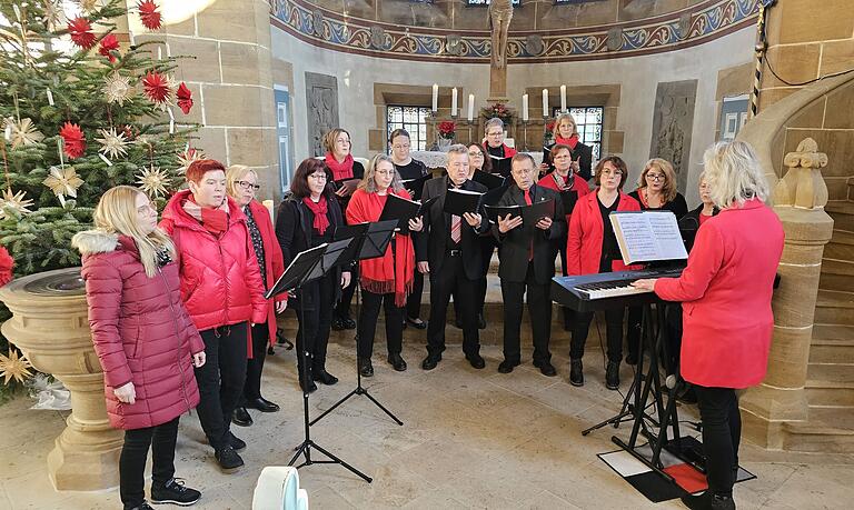 Der Chor 'Voices of Light' unter Leitung von Christine Kettler-Pohl (rechts) setzte Glanzpunkte bei der Verabschiedung von Pfarrer Stefan Köttig. Der Chor 'Voices of Light' unter Leitung von Christine Kettler-Pohl (rechts) setzte Glanzpunkte bei der Verabschiedung von Pfarrer Stefan Köttig.