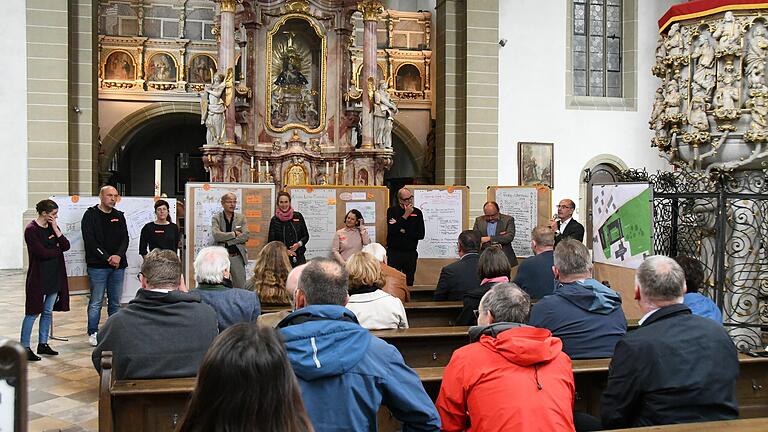 Eine Runde aus Architekten,  Designern und anderen kreativen Köpfen übelegte am Wochenende, wie die Zukunft des Klosters Dettelbach aussehen könnte. In der Wallfahrtskirche stellten sie ihre Ideen vor.