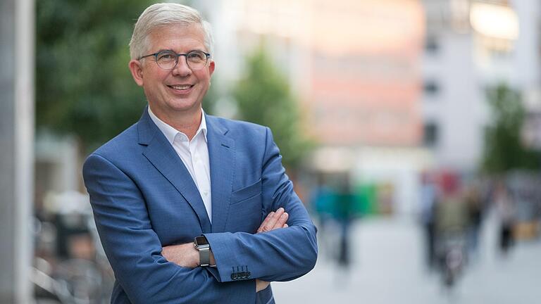Der Würzburger Andrew Ullmann (58) will auch nach der Wahl im September wieder für die FDP in den Bundestag einziehen.