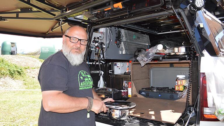 2022 sind wieder mehr als 350 Ausstellerinnen und Aussteller aus dem In- und Ausland dabei. Frank Jaksties (OLC Adventure) reiste aus Hartenholm (Schleswig-Holstein) an. 2022 sind wieder mehr als 350 Ausstellerinnen und Aussteller aus dem In- und Ausland dabei. Frank Jaksties (OLC Adventure) reiste aus Hartenholm (Schleswig-Holstein) an.