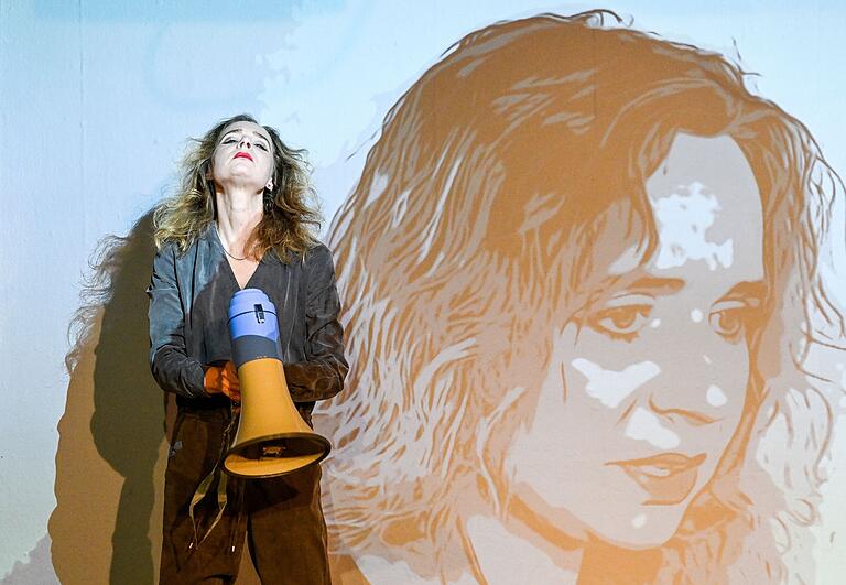 Katharina von Harsdorf  in 'Ich war ein Mensch'.