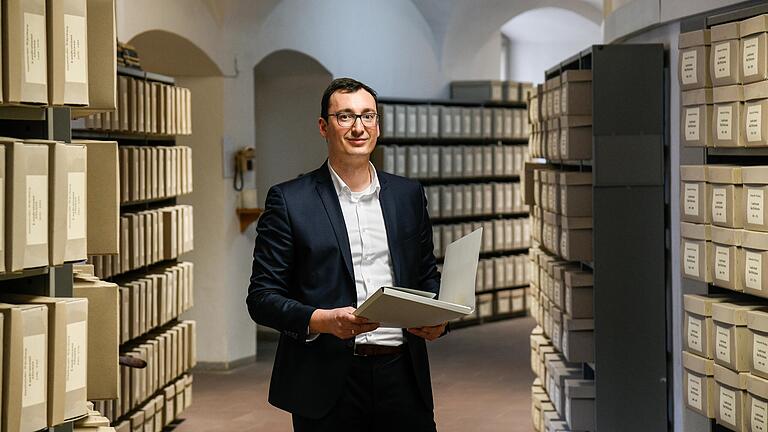 Alexander Wolz leitet seit 1. September 2021 das Staatsarchiv Würzburg in der Residenz und auf der Festung Marienberg.