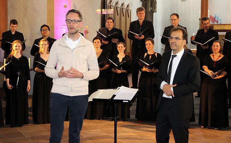 Bei der Uraufführung klangvoller Bruckner-Interpretationen erläuterten der Komponist Christoph Ritter (links) und Cantabile-Dirgent Matthias Beckert (rechts) deren Entstehung.