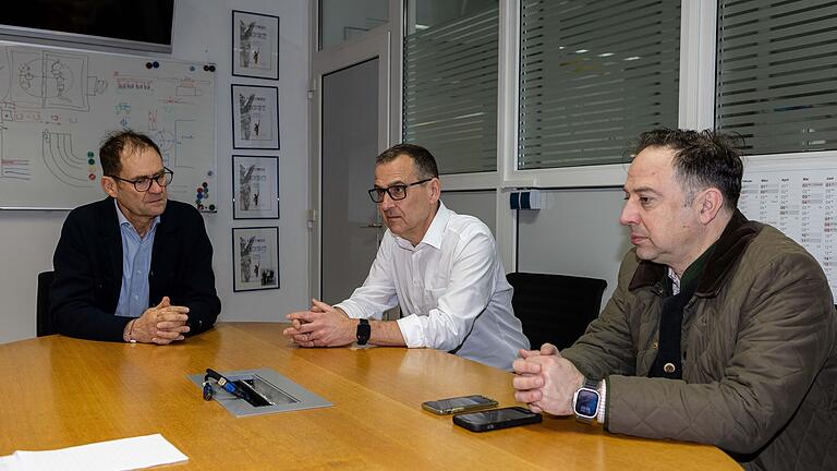 Insolvenzverfahren bei SK Hydroautomation in Oberthulba. Von links nach rechts: Fred Rüttiger, Stefan Wirth und Dean Didovic Insolvenzverfahren bei SK Hydroautomation in Oberthulba. Von links nach rechts: Fred Rüttiger, Stefan Wirth und Dean Didovic
