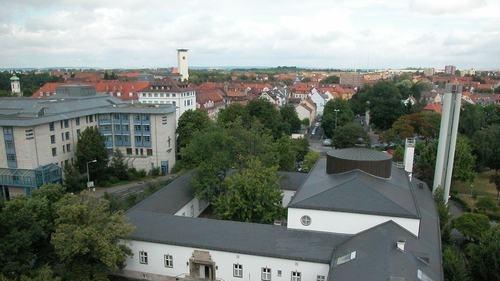 Die Chronik der Kunsthalle       -  Nach intensiver Diskussion entschied sich der Schweinfurter Stadtrat 2004, das 1931 bis 1933 nach den Plänen von Roderich Fick erbaute Ernst-Sachs-Bad in eine Kunsthalle umzubauen.