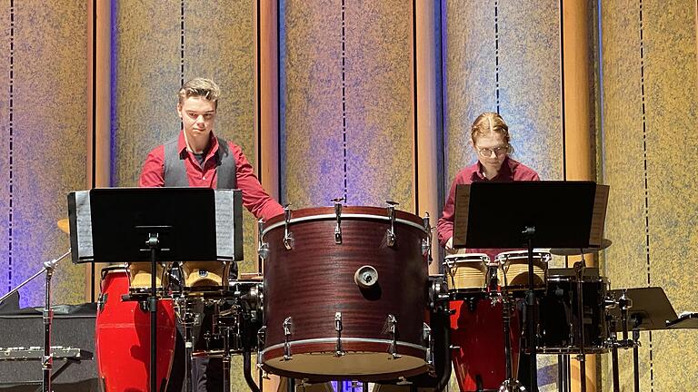 Jascha Bauer Heilmann und Nina Schroll beim Winterzauber 2021 im Rossini-Saal.       -  Jascha Bauer Heilmann und Nina Schroll beim Winterzauber 2021 im Rossini-Saal.
