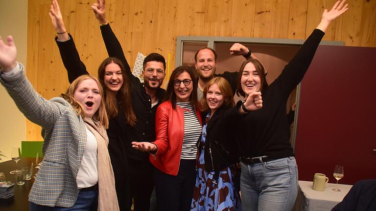 Die Jugend liegt Barbara Becker am Herzen. Und die feierte mit ihr den Wahlsieg