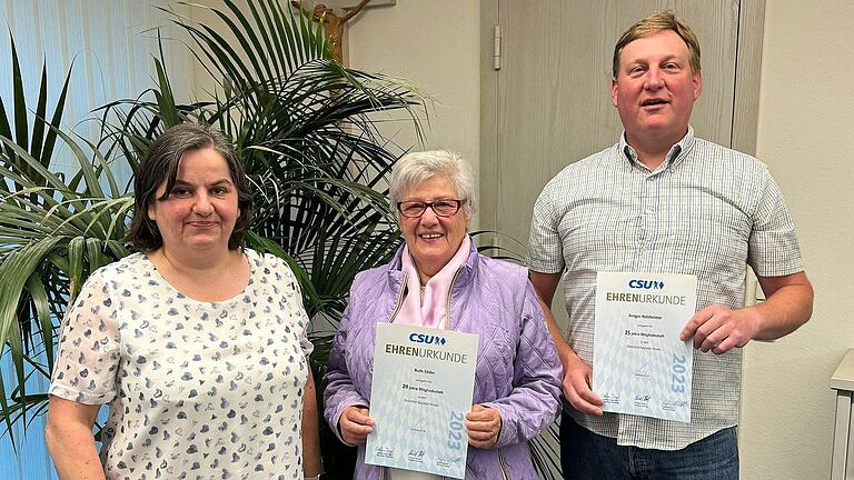 Ehrung beim Ortsverband (von links) Sonja Reubelt, Ruth Söder und Gregor Holzheimer