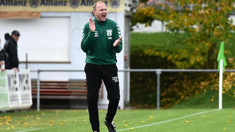 Großbardorfs Trainer Markus Bach (im Bild) war beim Testspiel in Rimpar mit der Leistung seiner Mannschaft nur in der zweiten Halbzeit zufrieden. Großbardorfs Trainer Markus Bach (im Bild) war beim Testspiel in Rimpar mit der Leistung seiner Mannschaft nur in der zweiten Halbzeit zufrieden.