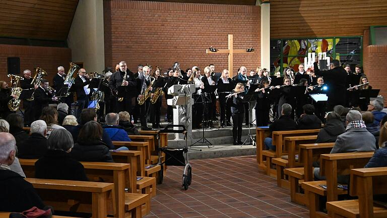 Gemeinsames Adventskonzert der Musikfreunde Höchberg und des Musikvereins Randersacker&nbsp;