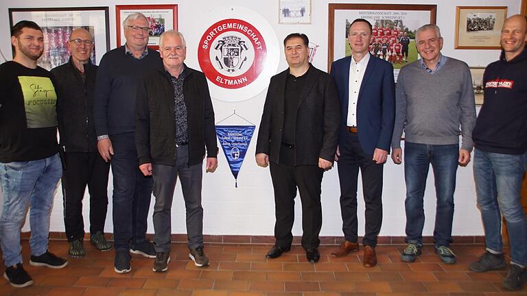 Große Freude beim Vorstand der SG Eltmann über den neuen Pächter des Sportheims an der Mainhalbinsel (von links): Arber Dobruna, Edgar Riedel , Peter Kremer, Frank Eigl, Pächter Sami Dobruna, Bürgermeister Michael Ziegler, Wolfgang Stolz und Matthias Pfuhlmann. Große Freude beim Vorstand der SG Eltmann über den neuen Pächter des Sportheims an der Mainhalbinsel (von links): Arber Dobruna, Edgar Riedel , Peter Kremer, Frank Eigl, Pächter Sami Dobruna, Bürgermeister Michael Ziegler, Wolfgang Stolz und Matthias Pfuhlmann.