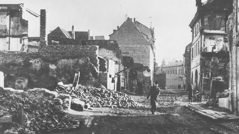 Kitzingens Innenstadt war auf einen Schlag eine einzige Trümmerlandschaft.