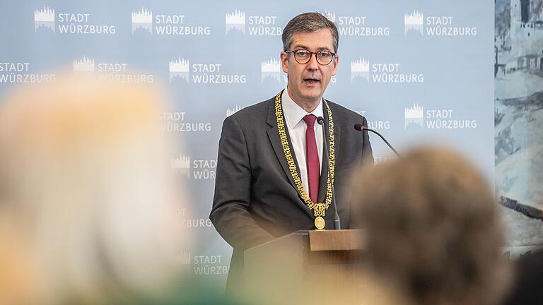Würzburgs OB Christian Schuchardt beim Neujahrsempfang der Stadt im Januar. Weil er zum 1. Juli zurücktritt, wählt Würzburg einen neuen Oberbürgermeister oder eine neue Oberbürgermeisterin. Würzburgs OB Christian Schuchardt beim Neujahrsempfang der Stadt im Januar. Weil er zum 1. Juli zurücktritt, wählt Würzburg einen neuen Oberbürgermeister oder eine neue Oberbürgermeisterin.