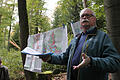 Pressekonferenz unter Bäumen: Forstbetriebsleiter Wolfram Zeller präsentierte das Naturschutzkonzept des Forstbetriebs. Foto: Ulrike Müller       -  Pressekonferenz unter Bäumen: Forstbetriebsleiter Wolfram Zeller präsentierte das Naturschutzkonzept des Forstbetriebs. Foto: Ulrike Müller