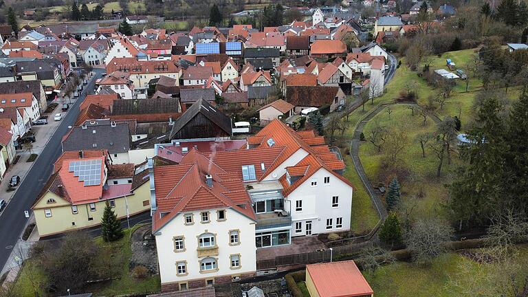 Vor fünf Jahren wurde das Seniorenhaus Euerdorf zum zweiten Mal innerhalb weniger Jahre umgebaut, um alle Auflagen zu erfüllen. Wegen Pandemie und Personalmangel steht es ab Februar vorübergehend leer.       -  Vor fünf Jahren wurde das Seniorenhaus Euerdorf zum zweiten Mal innerhalb weniger Jahre umgebaut, um alle Auflagen zu erfüllen. Wegen Pandemie und Personalmangel steht es ab Februar vorübergehend leer.