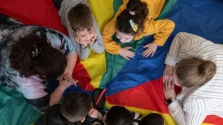 Bewegung in der Kita.jpeg       -  Wenn Personal in Kitas fehlt, ist eine pädagogische Arbeit mit den Kindern für Erzieherinnen und Erzieher kaum mehr möglich.