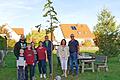 Einen Bienenbaum hat eine Nachbarschaftsgruppe in Erbshausen-Sulzwiesen gepflanzt (von links): David, Dennis, Lukas und Christine Flügge, Michael Klafke, Katja Walter-Helk sowie Birgit und Thomas Fröhling.