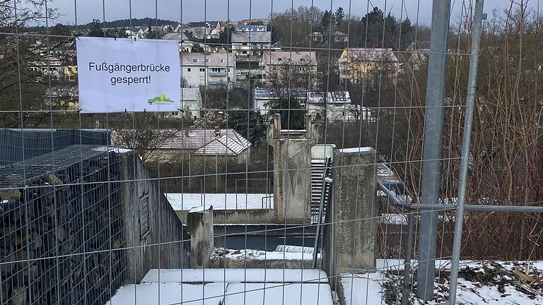 Anstelle der ehemaligen Brücke über die Schwebenrieder Straße klafft nun eine Lücke. Diese soll nun Mitte Februar durch ein Stahlgerüstbauwerk ersetzt werden. Anstelle der ehemaligen Brücke über die Schwebenrieder Straße klafft nun eine Lücke. Diese soll nun Mitte Februar durch ein Stahlgerüstbauwerk ersetzt werden.