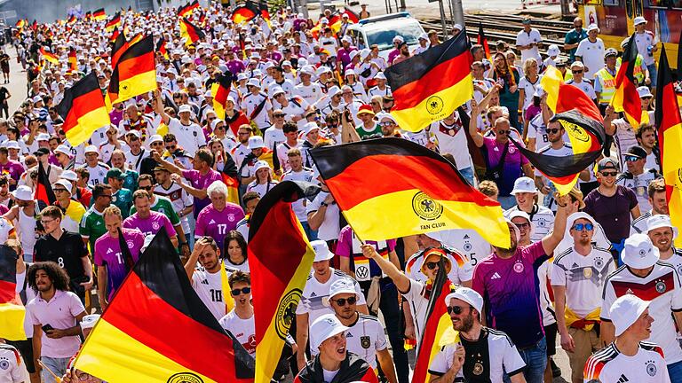 Deutsche Fans       -  Wie nachhaltig ist der begeisternde Effekt der Fußball-EM für die Gesellschaft?