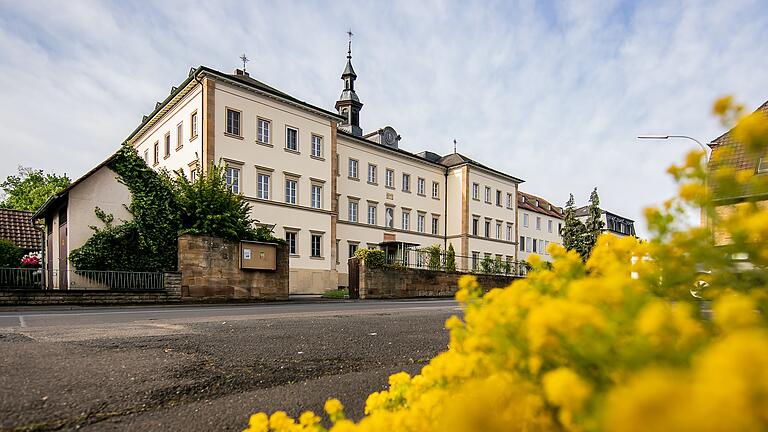 Die Gemeinschaft 'Go&amp;Change', die im ehemaligen Kloster 'Maria Schnee' in Lülsfeld lebt, wehrt sich weiter gegen die Vorwürfe einstiger Mitglieder.