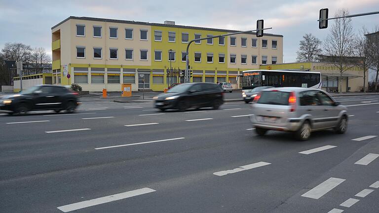 Der Zustand der Straßen Bad Neustadts, beispielhaft hier die Meininger Straße (Archivfoto), werden ab 3. August mit speziellen Kameras untersucht.&nbsp;