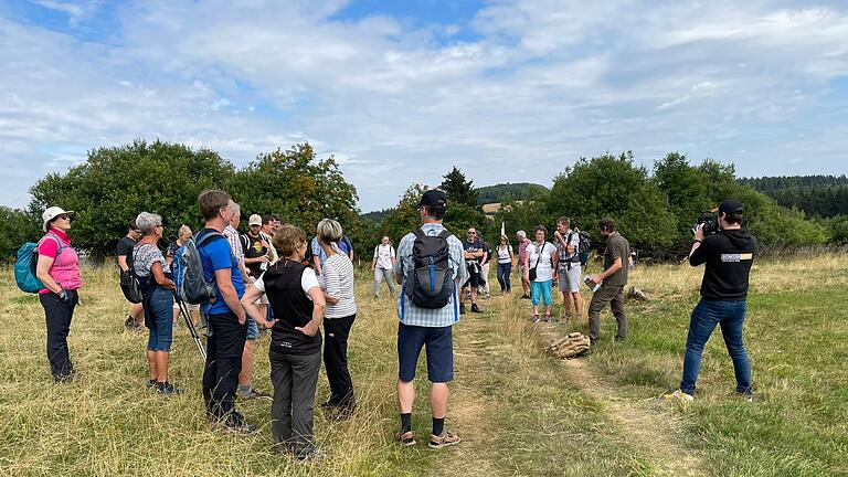 Bei einer Führung am World Ranger Day rund um den Heidelstein wurden die  wichtigsten Tätigkeiten einer Rangerin oder eines Rangers vorgestellt.       -  Bei einer Führung am World Ranger Day rund um den Heidelstein wurden die  wichtigsten Tätigkeiten einer Rangerin oder eines Rangers vorgestellt.