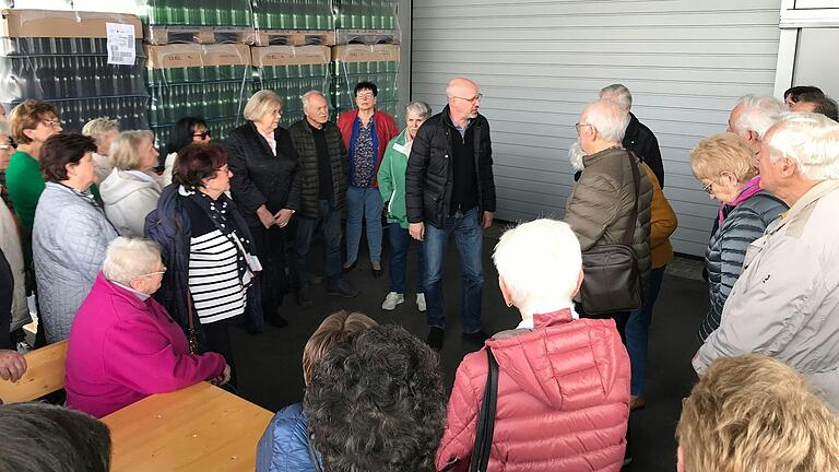 Thorsten Klein bei der Erläuterung seines Konzepts der Dienstleistungs-Weinkellerei.