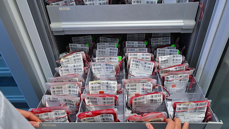 Blutkonserven       -  Blutspenden auch in der Ferienzeit - dazu ruft die Gesundheitsministerin auf. (Symbolbild)