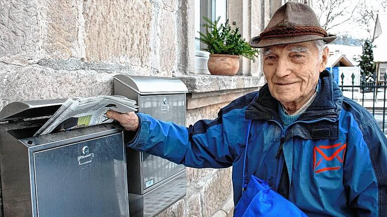 Bis ins hohe Alter von 90 Jahren war Ferdinand Zinner bei der Zustellung von Main-Post und Briefen der Main-PostLogistik in Prüßberg die Zuverlässigkeit in Person. Erst zum Jahreswechsel hängte der älteste Zusteller dieser Zeitung die Zeitungstasche endgültig an den Nagel. Bis ins hohe Alter von 90 Jahren war Ferdinand Zinner bei der Zustellung von Main-Post und Briefen der Main-PostLogistik in Prüßberg die Zuverlässigkeit in Person. Erst zum Jahreswechsel hängte der älteste Zusteller dieser Zeitung die Zeitungstasche endgültig an den Nagel.