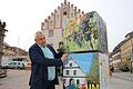 Geerd Müller von Frankens Saalestück an den Info-Würfeln vor dem Hammelburger Rathaus.       -  Geerd Müller von Frankens Saalestück an den Info-Würfeln vor dem Hammelburger Rathaus.