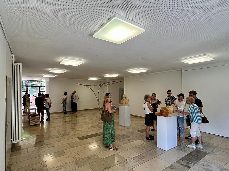 Am Tag der offenen Tür konnten Besucher und Besucherinnen sich ein Bild von den Arbeiten der Schülerinnen und Schüler der Holzbildhauerschule machen. Am Tag der offenen Tür konnten Besucher und Besucherinnen sich ein Bild von den Arbeiten der Schülerinnen und Schüler der Holzbildhauerschule machen.