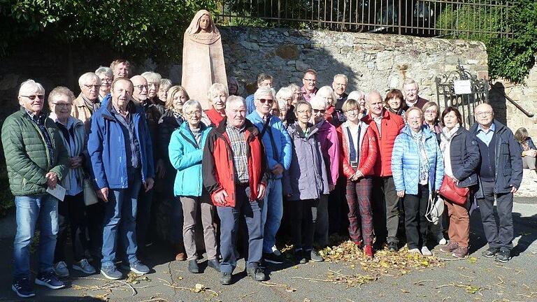 Die Reisegruppe mit dem Reiseleiter-Ehepaar Heidi und Kurt Kilb.