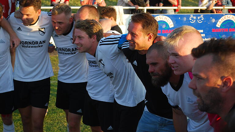 Rhöner Relegation - Nach einer schwierigen Saison bleibt der FC Bad Brückenau nach einem 2:0-Erfolg in Aura gegen die SG Gräfendorf/Dittlosroda/Wartmannsroth in der Kreisklasse. Rhöner Relegation - Nach einer schwierigen Saison bleibt der FC Bad Brückenau nach einem 2:0-Erfolg in Aura gegen die SG Gräfendorf/Dittlosroda/Wartmannsroth in der Kreisklasse.