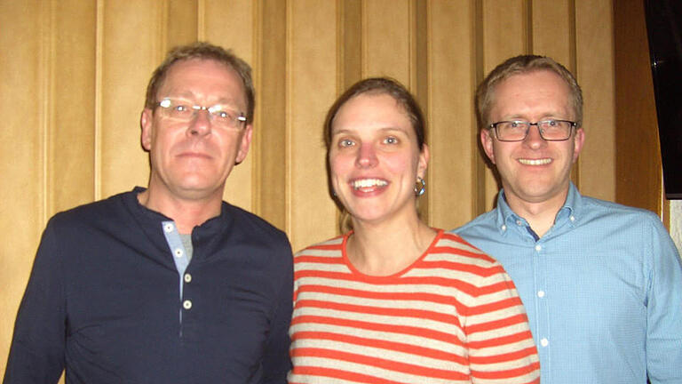 Das neue Führungs-Trio beim FC Frankonia 1924 Wittershausen e.V. (von links): Erster Vorsitzender Marcus Glöckler, stellvertretende Vorsitzende Natascha Back und Michael Bahn als Erster Kassier. Foto: Udo Sell - Das neue Führungs-Trio beim FC Frankonia 1924 Wittershausen e.V. (von links): Erster Vorsitzender Marcus Glöckler, stellvertretende Vorsitzende Natascha Back und Michael Bahn als Erster Kassier. Foto: Udo Sell Das neue Führungs-Trio beim FC Frankonia 1924 Wittershausen e.V. (von links): Erster Vorsitzender Marcus Glöckler, stellvertretende Vorsitzende Natascha Back und Michael Bahn als Erster Kassier. Foto: Udo Sell - Das neue Führungs-Trio beim FC Frankonia 1924 Wittershausen e.V. (von links): Erster Vorsitzender Marcus Glöckler, stellvertretende Vorsitzende Natascha Back und Michael Bahn als Erster Kassier. Foto: Udo Sell
